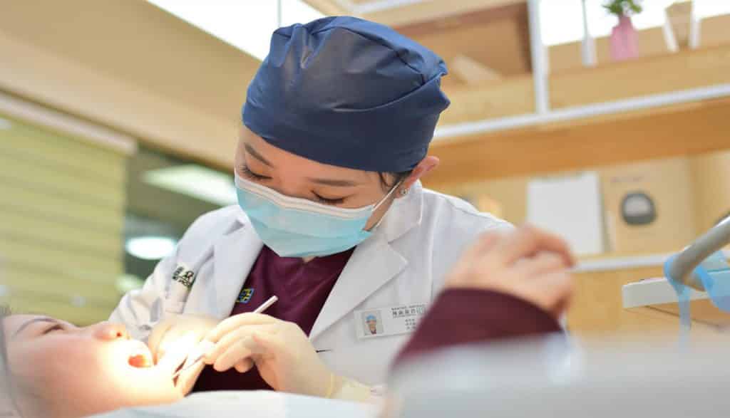 התאמת כתרים בשיניים